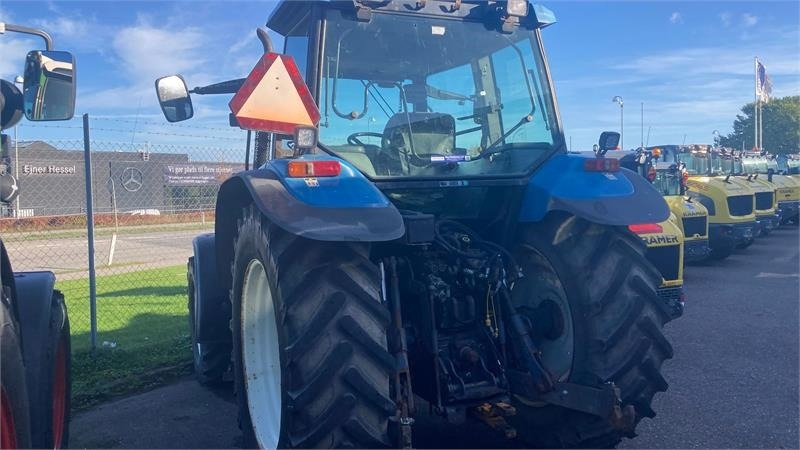 New Holland TS115 - Traktori: kuva New Holland TS115 - Traktori New Holland TS115 - Traktori: kuva New Holland TS115 - Traktori