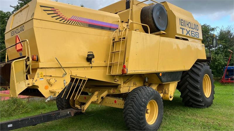 New Holland TX68 FSH - Leikkuupuimuri: kuva New Holland TX68 FSH - Leikkuupuimuri New Holland TX68 FSH - Leikkuupuimuri: kuva New Holland TX68 FSH - Leikkuupuimuri