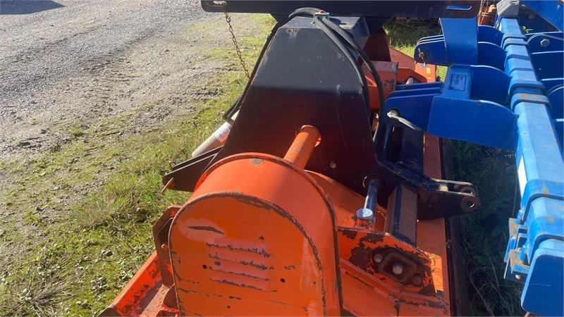 Perfect KM-270 Front og Bagmontering - Niittokone: kuva Perfect KM-270 Front og Bagmontering - Niittokone Perfect KM-270 Front og Bagmontering - Niittokone: kuva Perfect KM-270 Front og Bagmontering - Niittokone