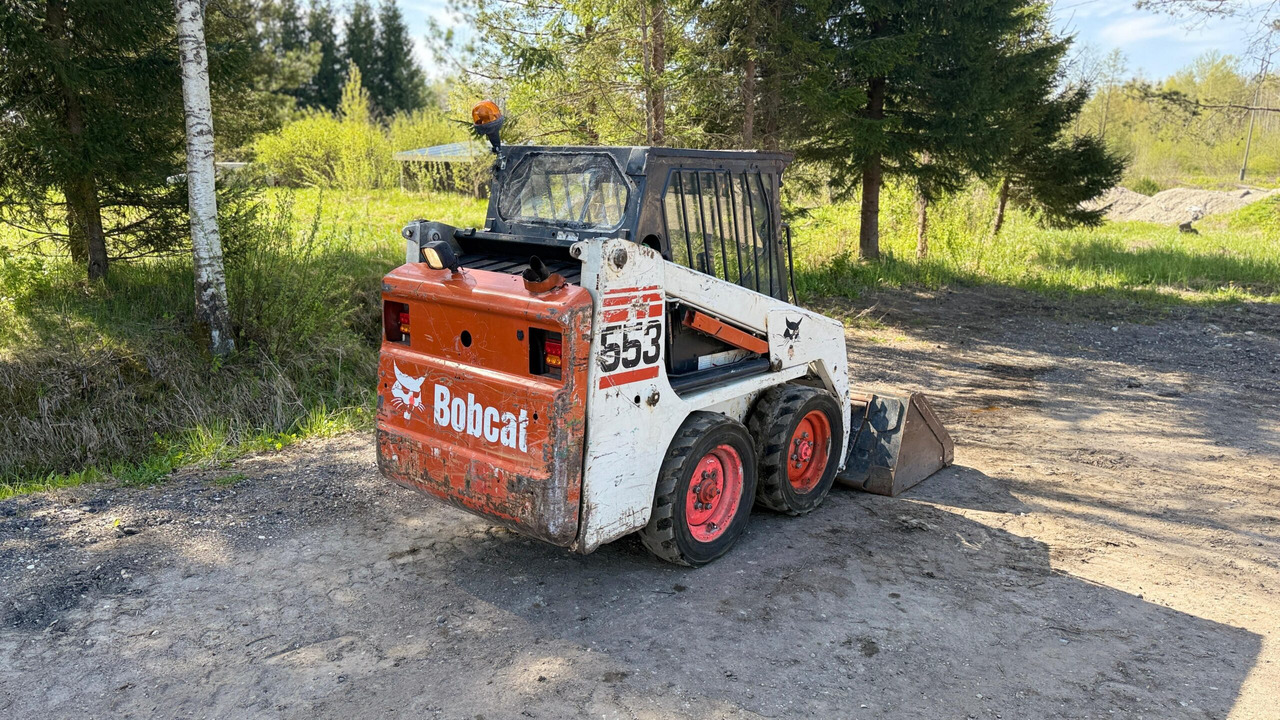 Bobcat 553 - Liukuohjattu kuormaaja: kuva Bobcat 553 - Liukuohjattu kuormaaja Bobcat 553 - Liukuohjattu kuormaaja: kuva Bobcat 553 - Liukuohjattu kuormaaja