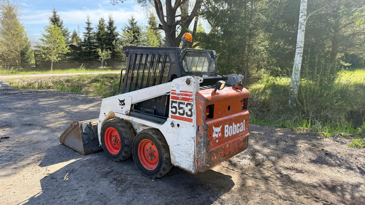 Bobcat 553 - Liukuohjattu kuormaaja: kuva Bobcat 553 - Liukuohjattu kuormaaja Bobcat 553 - Liukuohjattu kuormaaja: kuva Bobcat 553 - Liukuohjattu kuormaaja