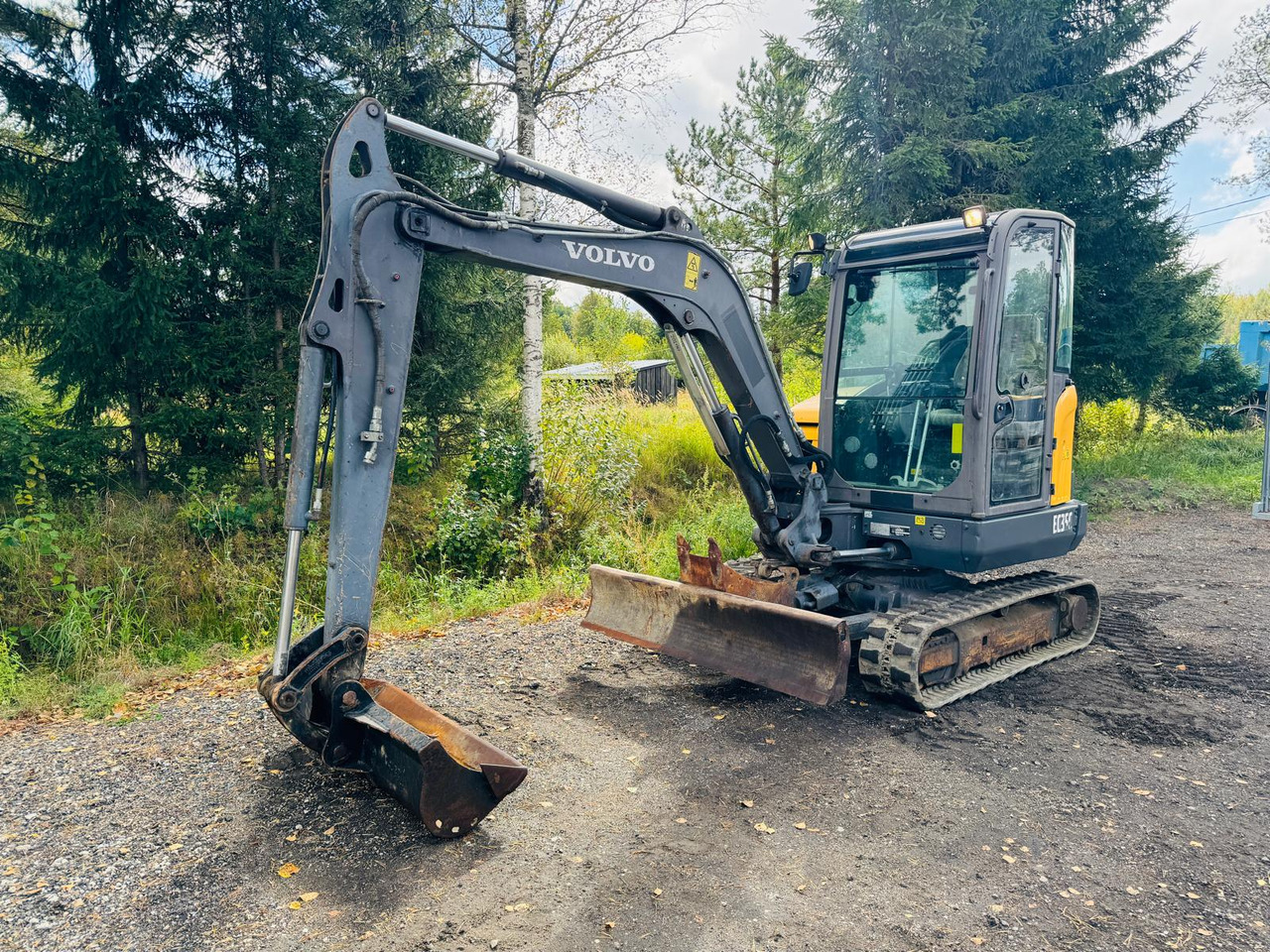 VOLVO EC35C - Minikuormaaja: kuva VOLVO EC35C - Minikuormaaja VOLVO EC35C - Minikuormaaja: kuva VOLVO EC35C - Minikuormaaja