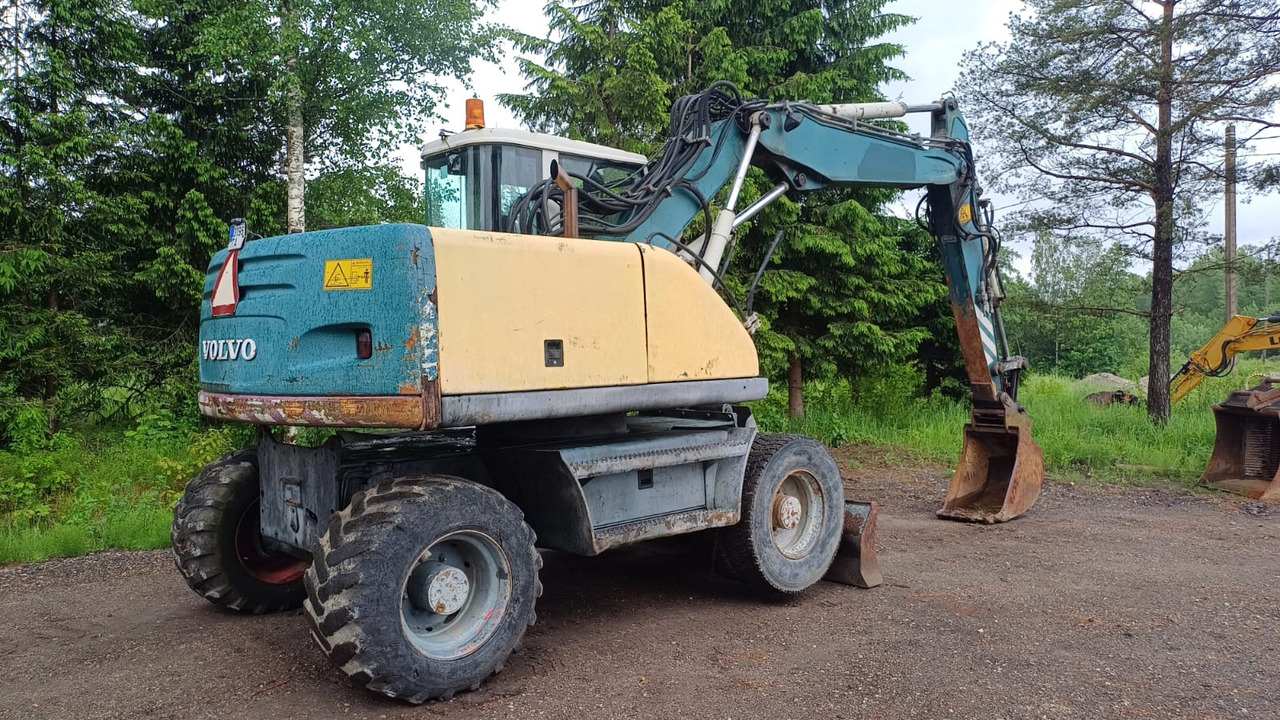 Volvo EW140 - Pyöräalustainen kaivinkone: kuva Volvo EW140 - Pyöräalustainen kaivinkone Volvo EW140 - Pyöräalustainen kaivinkone: kuva Volvo EW140 - Pyöräalustainen kaivinkone