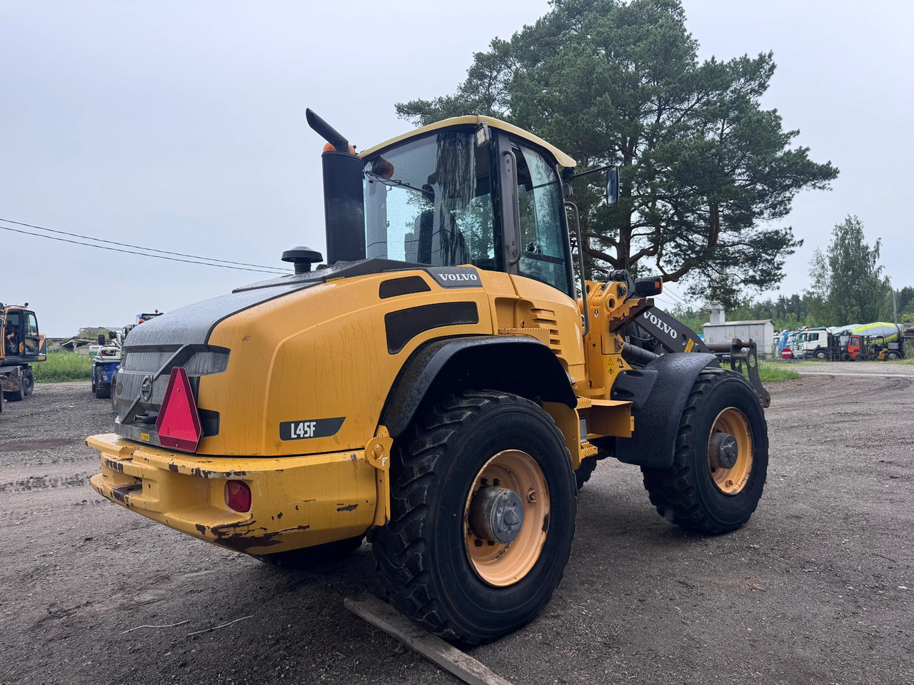 Volvo L45F-TP/S - Pyöräkuormaaja: kuva Volvo L45F-TP/S - Pyöräkuormaaja Volvo L45F-TP/S - Pyöräkuormaaja: kuva Volvo L45F-TP/S - Pyöräkuormaaja