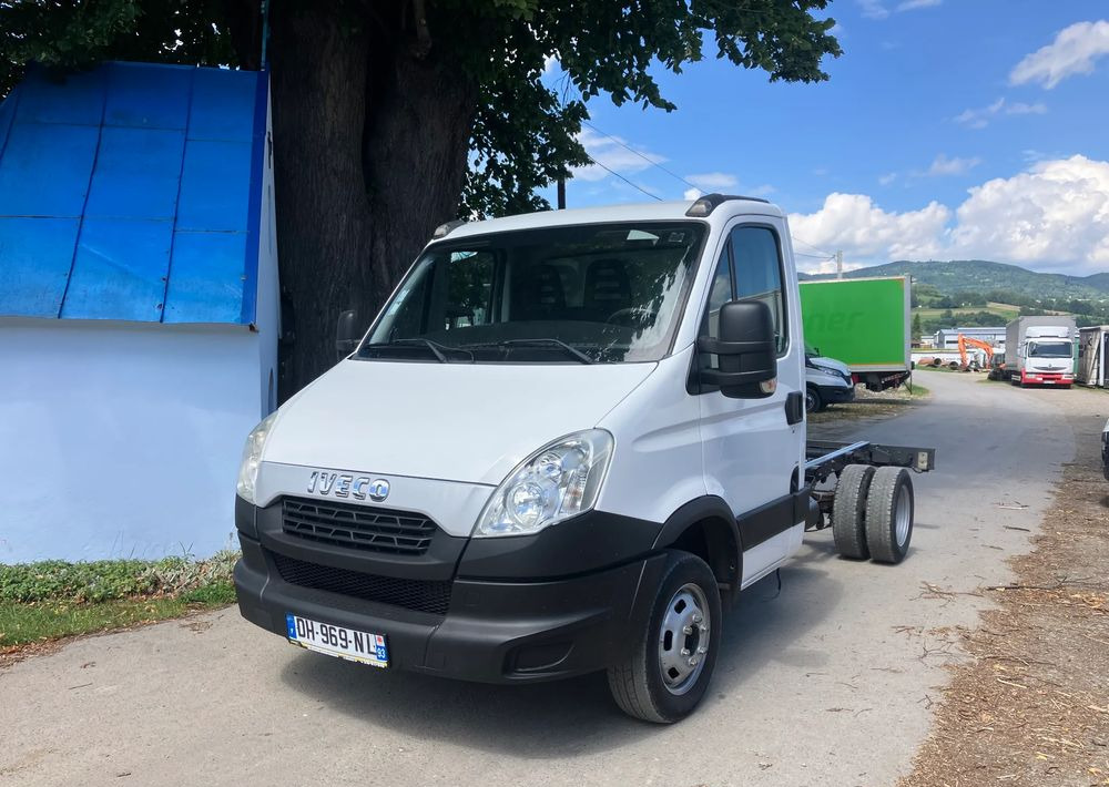 Iveco DAILY 35C13 ramo do zabudowy kiper wywrotka - Kuorma-auto alusta: kuva Iveco DAILY 35C13 ramo do zabudowy kiper wywrotka - Kuorma-auto alusta Iveco DAILY 35C13 ramo do zabudowy kiper wywrotka - Kuorma-auto alusta: kuva Iveco DAILY 35C13 ramo do zabudowy kiper wywrotka - Kuorma-auto alusta