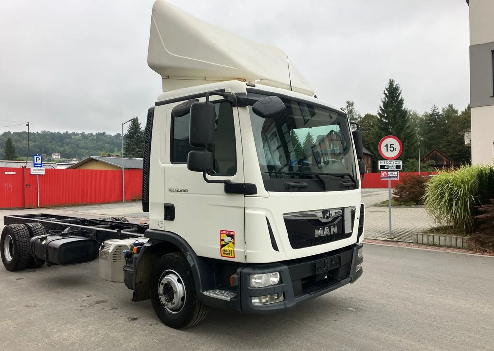MAN Man TGM 12.250 euro 6 ramo do zabudowy Pomoc drogowa laweta kiper - Kuorma-auto alusta: kuva MAN Man TGM 12.250 euro 6 ramo do zabudowy Pomoc drogowa laweta kiper - Kuorma-auto alusta MAN Man TGM 12.250 euro 6 ramo do zabudowy Pomoc drogowa laweta kiper - Kuorma-auto alusta: kuva MAN Man TGM 12.250 euro 6 ramo do zabudowy Pomoc drogowa laweta kiper - Kuorma-auto alusta