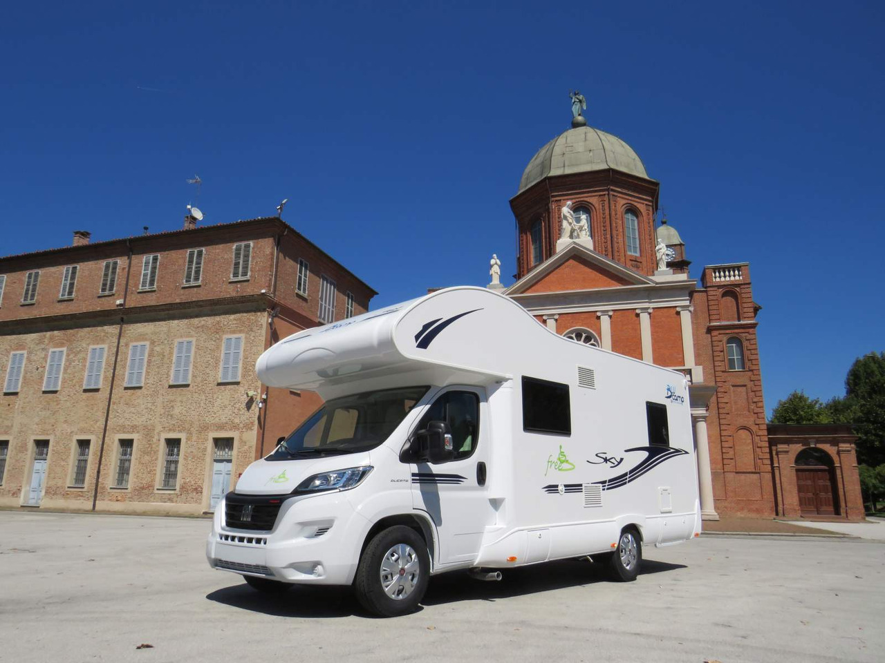 Fiat Ducato - Matkailuauto: kuva Fiat Ducato - Matkailuauto Fiat Ducato - Matkailuauto: kuva Fiat Ducato - Matkailuauto