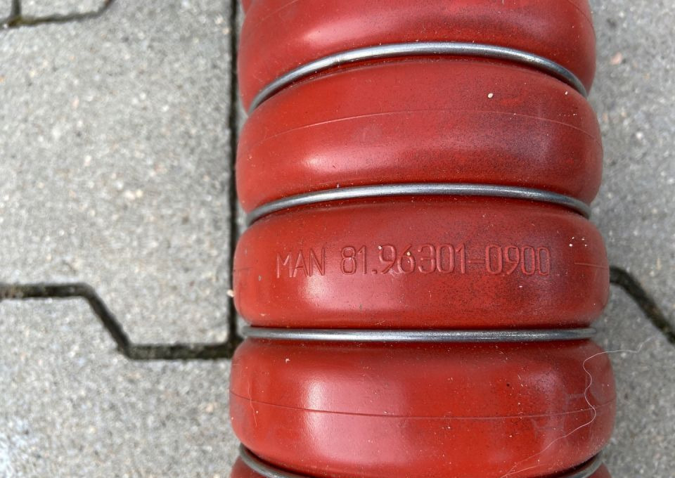 Guma chłodnicy MAN TGX TGS TG3 NOWA łącznik - Jäähdytin - Kuorma-auto: kuva Guma chłodnicy MAN TGX TGS TG3 NOWA łącznik - Jäähdytin - Kuorma-auto Guma chłodnicy MAN TGX TGS TG3 NOWA łącznik - Jäähdytin - Kuorma-auto: kuva Guma chłodnicy MAN TGX TGS TG3 NOWA łącznik - Jäähdytin - Kuorma-auto