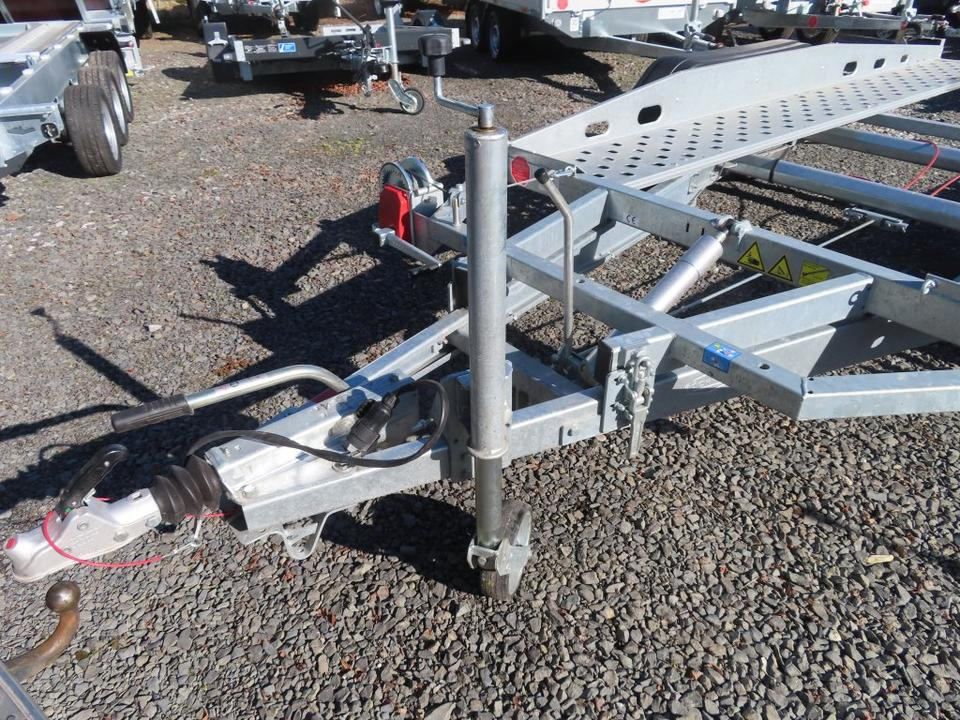 Böckmann, Autotransporter, 2,7 to. kippbar, 100 km, PKW Anhänger - Kuljetin perävaunu: kuva Böckmann, Autotransporter, 2,7 to. kippbar, 100 km, PKW Anhänger - Kuljetin perävaunu Böckmann, Autotransporter, 2,7 to. kippbar, 100 km, PKW Anhänger - Kuljetin perävaunu: kuva Böckmann, Autotransporter, 2,7 to. kippbar, 100 km, PKW Anhänger - Kuljetin perävaunu