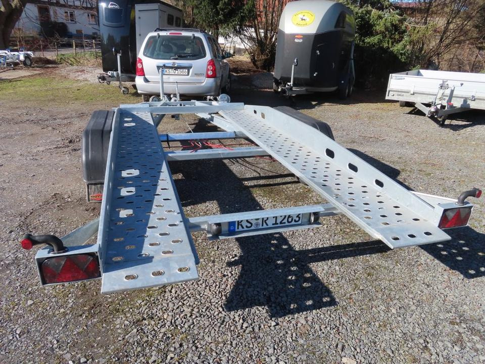 Böckmann, Autotransporter, 2,7 to. kippbar, 100 km, PKW Anhänger - Kuljetin perävaunu: kuva Böckmann, Autotransporter, 2,7 to. kippbar, 100 km, PKW Anhänger - Kuljetin perävaunu Böckmann, Autotransporter, 2,7 to. kippbar, 100 km, PKW Anhänger - Kuljetin perävaunu: kuva Böckmann, Autotransporter, 2,7 to. kippbar, 100 km, PKW Anhänger - Kuljetin perävaunu