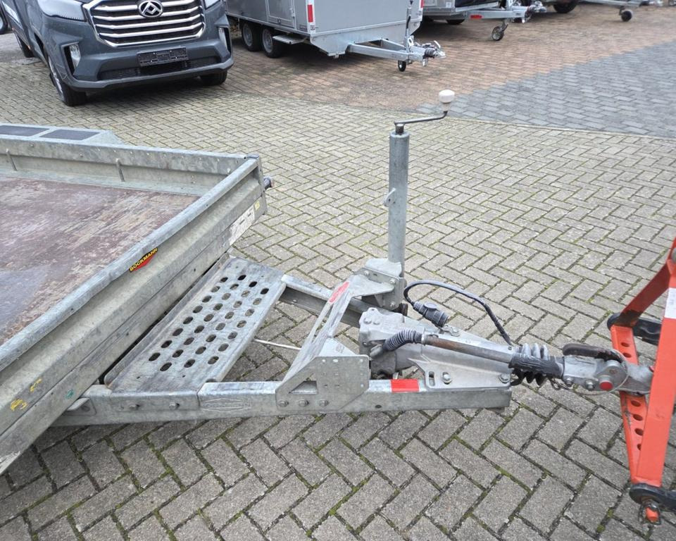 Böckmann Baumaschinentransporter, 3,5 to. Minibagger - Koneenkuljetusvaunu: kuva Böckmann Baumaschinentransporter, 3,5 to. Minibagger - Koneenkuljetusvaunu Böckmann Baumaschinentransporter, 3,5 to. Minibagger - Koneenkuljetusvaunu: kuva Böckmann Baumaschinentransporter, 3,5 to. Minibagger - Koneenkuljetusvaunu