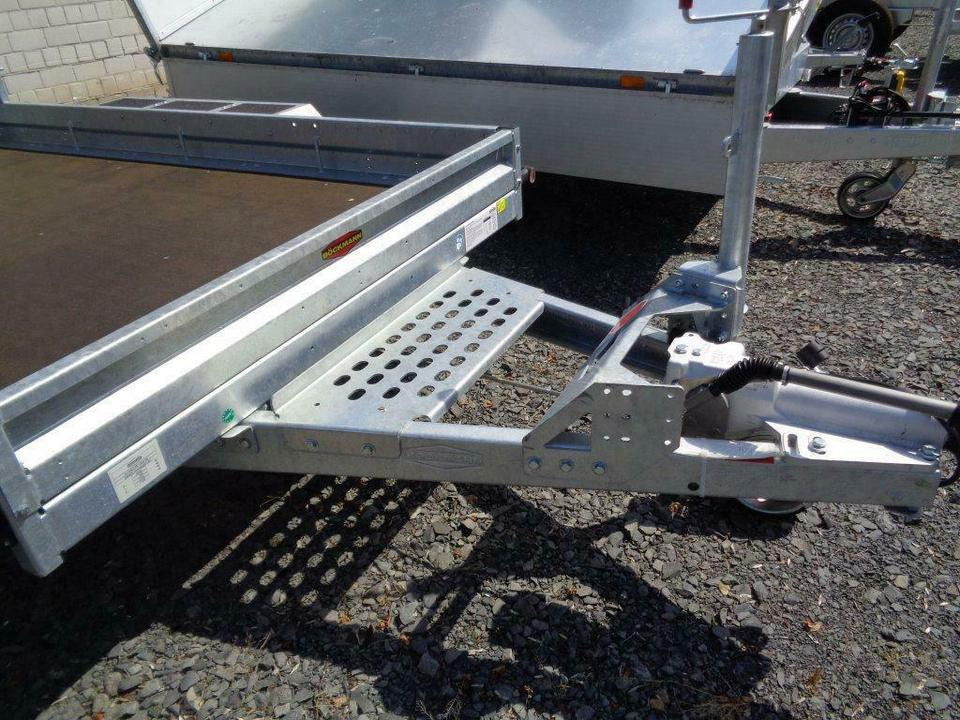 Koneenkuljetusvaunu Böckmann, PKW-Anhänger, Baumaschinentransporter, 3,5 to. 100 km/h: kuva Koneenkuljetusvaunu Böckmann, PKW-Anhänger, Baumaschinentransporter, 3,5 to. 100 km/h