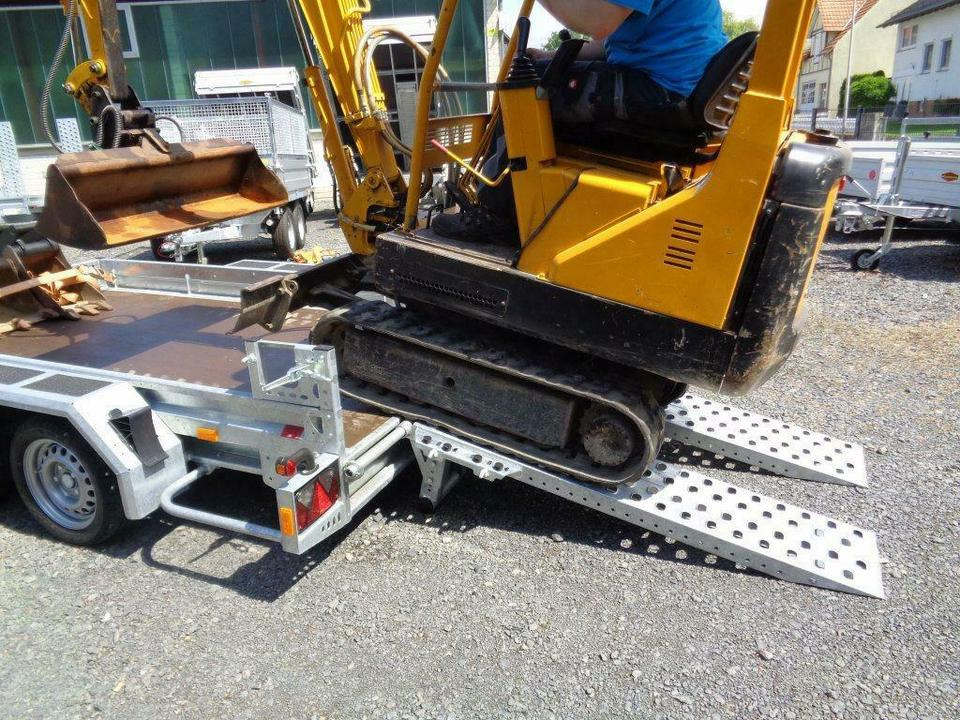 Koneenkuljetusvaunu Böckmann, PKW-Anhänger, Baumaschinentransporter, 3,5 to. 100 km/h: kuva Koneenkuljetusvaunu Böckmann, PKW-Anhänger, Baumaschinentransporter, 3,5 to. 100 km/h