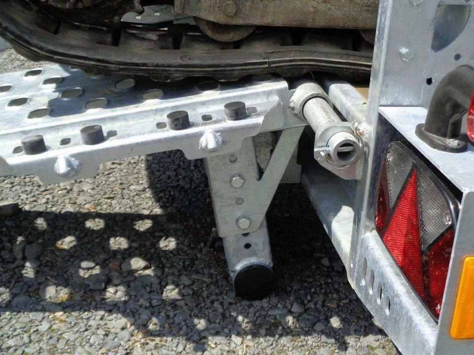 Koneenkuljetusvaunu Böckmann, PKW-Anhänger, Baumaschinentransporter, 3,5 to. 100 km/h: kuva Koneenkuljetusvaunu Böckmann, PKW-Anhänger, Baumaschinentransporter, 3,5 to. 100 km/h