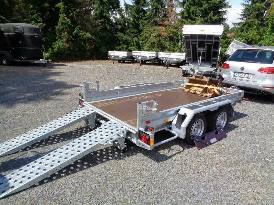 Koneenkuljetusvaunu Böckmann, PKW-Anhänger, Baumaschinentransporter, 3,5 to. 100 km/h: kuva Koneenkuljetusvaunu Böckmann, PKW-Anhänger, Baumaschinentransporter, 3,5 to. 100 km/h