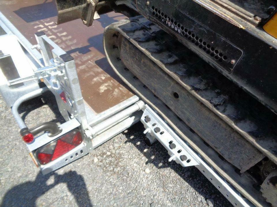 Koneenkuljetusvaunu Böckmann, PKW-Anhänger, Baumaschinentransporter, 3,5 to. 100 km/h: kuva Koneenkuljetusvaunu Böckmann, PKW-Anhänger, Baumaschinentransporter, 3,5 to. 100 km/h