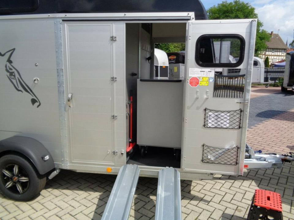 Hevostraileri Böckmann Pferdeanhänger Big Portax WCF Videokamera: kuva Hevostraileri Böckmann Pferdeanhänger Big Portax WCF Videokamera Hevostraileri Böckmann Pferdeanhänger Big Portax WCF Videokamera: kuva Hevostraileri Böckmann Pferdeanhänger Big Portax WCF Videokamera