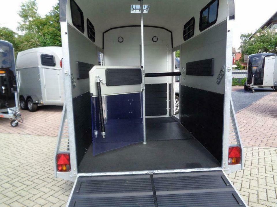 Hevostraileri Böckmann Pferdeanhänger Big Portax WCF Videokamera: kuva Hevostraileri Böckmann Pferdeanhänger Big Portax WCF Videokamera Hevostraileri Böckmann Pferdeanhänger Big Portax WCF Videokamera: kuva Hevostraileri Böckmann Pferdeanhänger Big Portax WCF Videokamera