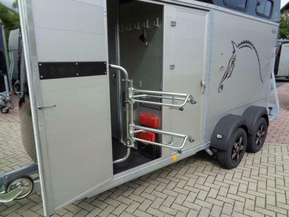 Hevostraileri Böckmann Pferdeanhänger Big Portax WCF Videokamera: kuva Hevostraileri Böckmann Pferdeanhänger Big Portax WCF Videokamera Hevostraileri Böckmann Pferdeanhänger Big Portax WCF Videokamera: kuva Hevostraileri Böckmann Pferdeanhänger Big Portax WCF Videokamera