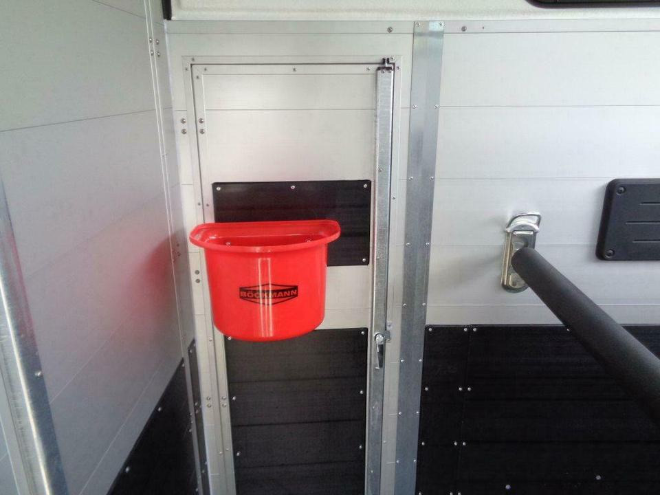 Hevostraileri Böckmann Pferdeanhänger Big Portax WCF Videokamera: kuva Hevostraileri Böckmann Pferdeanhänger Big Portax WCF Videokamera Hevostraileri Böckmann Pferdeanhänger Big Portax WCF Videokamera: kuva Hevostraileri Böckmann Pferdeanhänger Big Portax WCF Videokamera