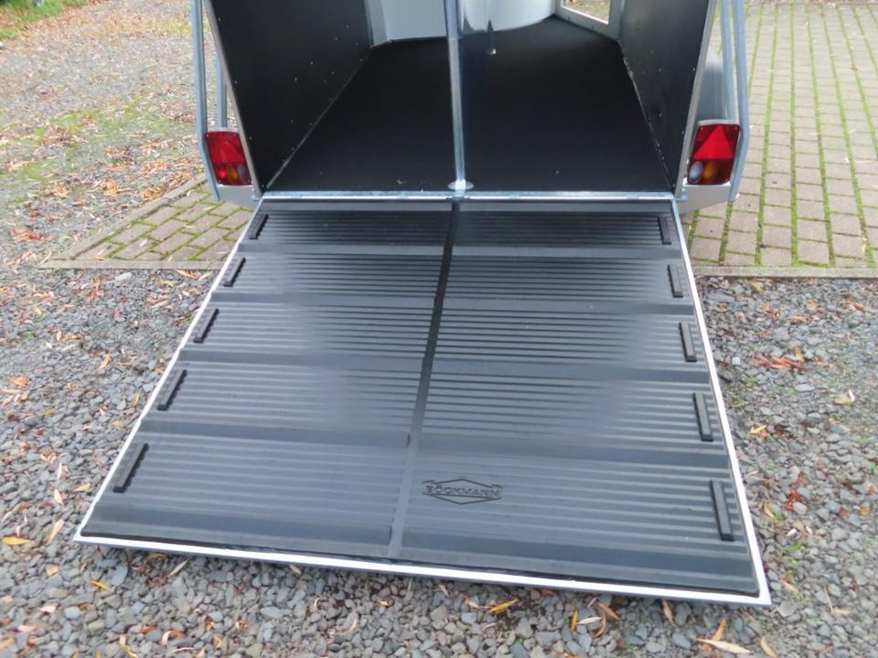 Hevostraileri Böckmann Pferdeanhänger, Champion, Esprit, Sattelkammer, 100 km/h: kuva Hevostraileri Böckmann Pferdeanhänger, Champion, Esprit, Sattelkammer, 100 km/h