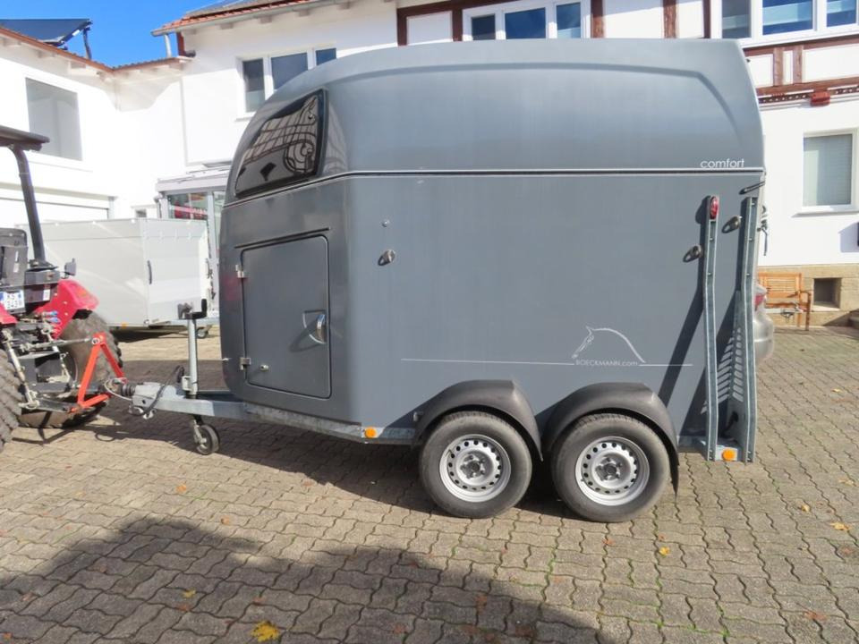 Böckmann, Pferdeanhänger, Comfort,CFF,,Aluboden, SaKa, 100 km/h - Hevostraileri: kuva Böckmann, Pferdeanhänger, Comfort,CFF,,Aluboden, SaKa, 100 km/h - Hevostraileri Böckmann, Pferdeanhänger, Comfort,CFF,,Aluboden, SaKa, 100 km/h - Hevostraileri: kuva Böckmann, Pferdeanhänger, Comfort,CFF,,Aluboden, SaKa, 100 km/h - Hevostraileri