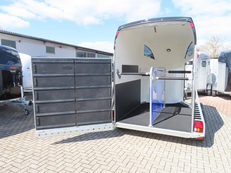 Böckmann Pferdeanhänger, Comfort, Flügeltür,100 km/h,Aluboden - Hevostraileri: kuva Böckmann Pferdeanhänger, Comfort, Flügeltür,100 km/h,Aluboden - Hevostraileri Böckmann Pferdeanhänger, Comfort, Flügeltür,100 km/h,Aluboden - Hevostraileri: kuva Böckmann Pferdeanhänger, Comfort, Flügeltür,100 km/h,Aluboden - Hevostraileri