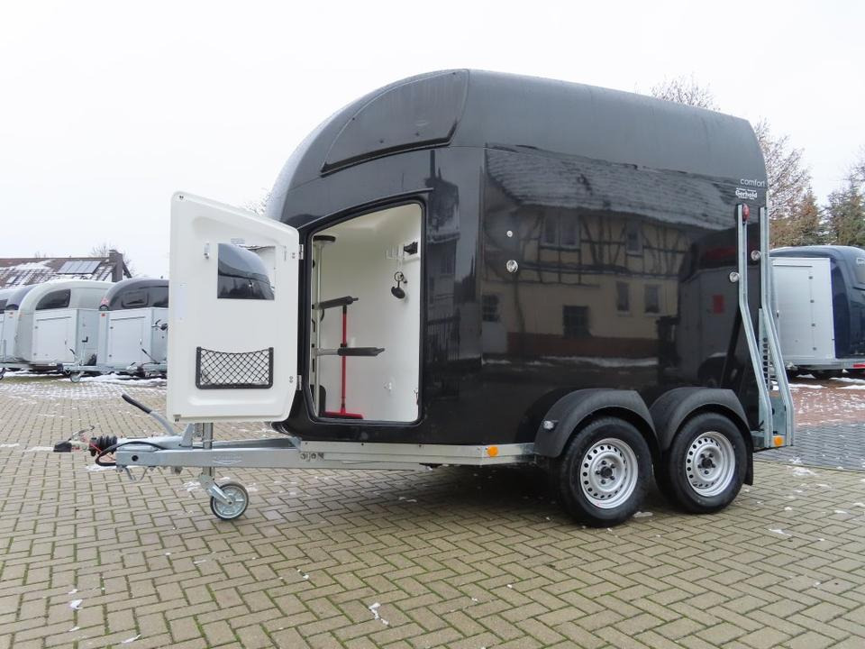 Böckmann Pferdeanhänger, NEU Comfort 23, Sattelkammer,ALUBODEN - Hevostraileri: kuva Böckmann Pferdeanhänger, NEU Comfort 23, Sattelkammer,ALUBODEN - Hevostraileri Böckmann Pferdeanhänger, NEU Comfort 23, Sattelkammer,ALUBODEN - Hevostraileri: kuva Böckmann Pferdeanhänger, NEU Comfort 23, Sattelkammer,ALUBODEN - Hevostraileri
