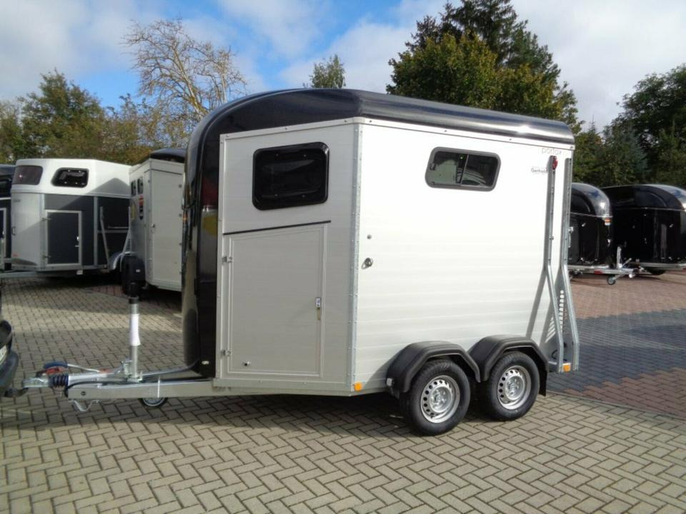 Böckmann Pferdeanhänger Portax Esprit s+b Aluboden, Sattelkammer, - Hevostraileri: kuva Böckmann Pferdeanhänger Portax Esprit s+b Aluboden, Sattelkammer, - Hevostraileri Böckmann Pferdeanhänger Portax Esprit s+b Aluboden, Sattelkammer, - Hevostraileri: kuva Böckmann Pferdeanhänger Portax Esprit s+b Aluboden, Sattelkammer, - Hevostraileri