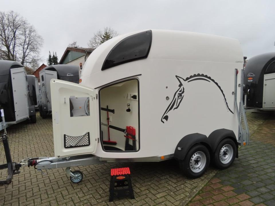 Pferdeanhänger Böckmann Comfort 100km/h Sattelkammer Aluboden - Hevostraileri: kuva Pferdeanhänger Böckmann Comfort 100km/h Sattelkammer Aluboden - Hevostraileri Pferdeanhänger Böckmann Comfort 100km/h Sattelkammer Aluboden - Hevostraileri: kuva Pferdeanhänger Böckmann Comfort 100km/h Sattelkammer Aluboden - Hevostraileri