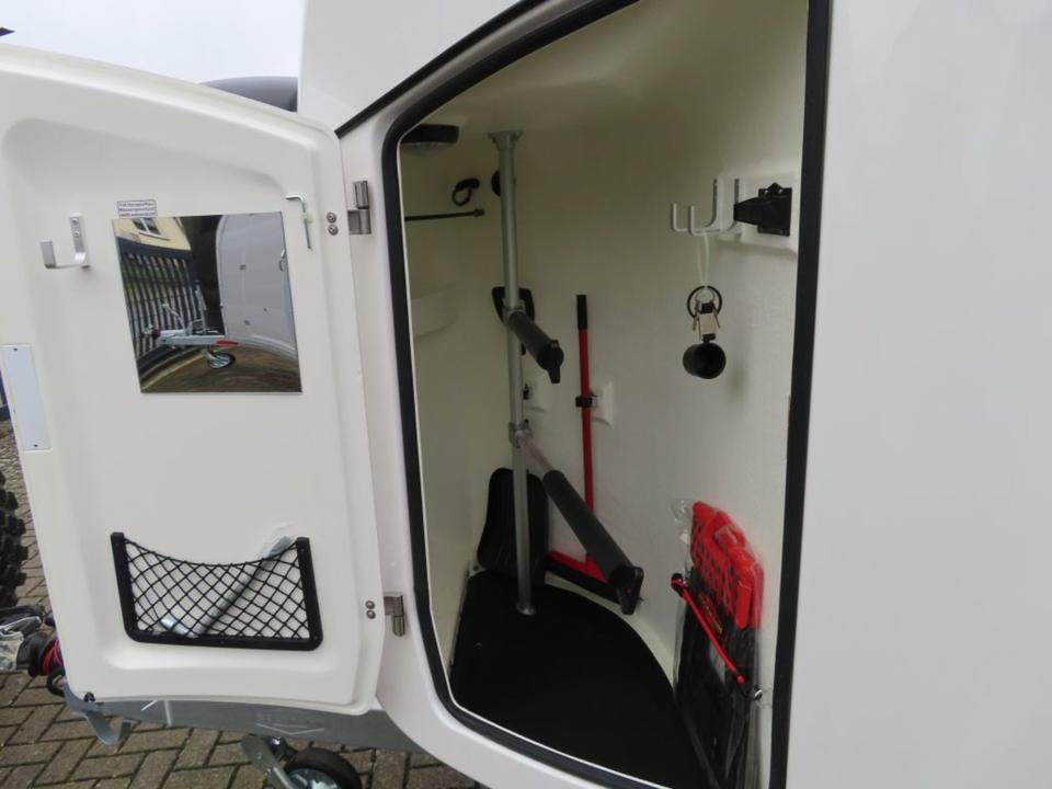 Pferdeanhänger Böckmann Comfort 100km/h Sattelkammer Aluboden - Hevostraileri: kuva Pferdeanhänger Böckmann Comfort 100km/h Sattelkammer Aluboden - Hevostraileri Pferdeanhänger Böckmann Comfort 100km/h Sattelkammer Aluboden - Hevostraileri: kuva Pferdeanhänger Böckmann Comfort 100km/h Sattelkammer Aluboden - Hevostraileri