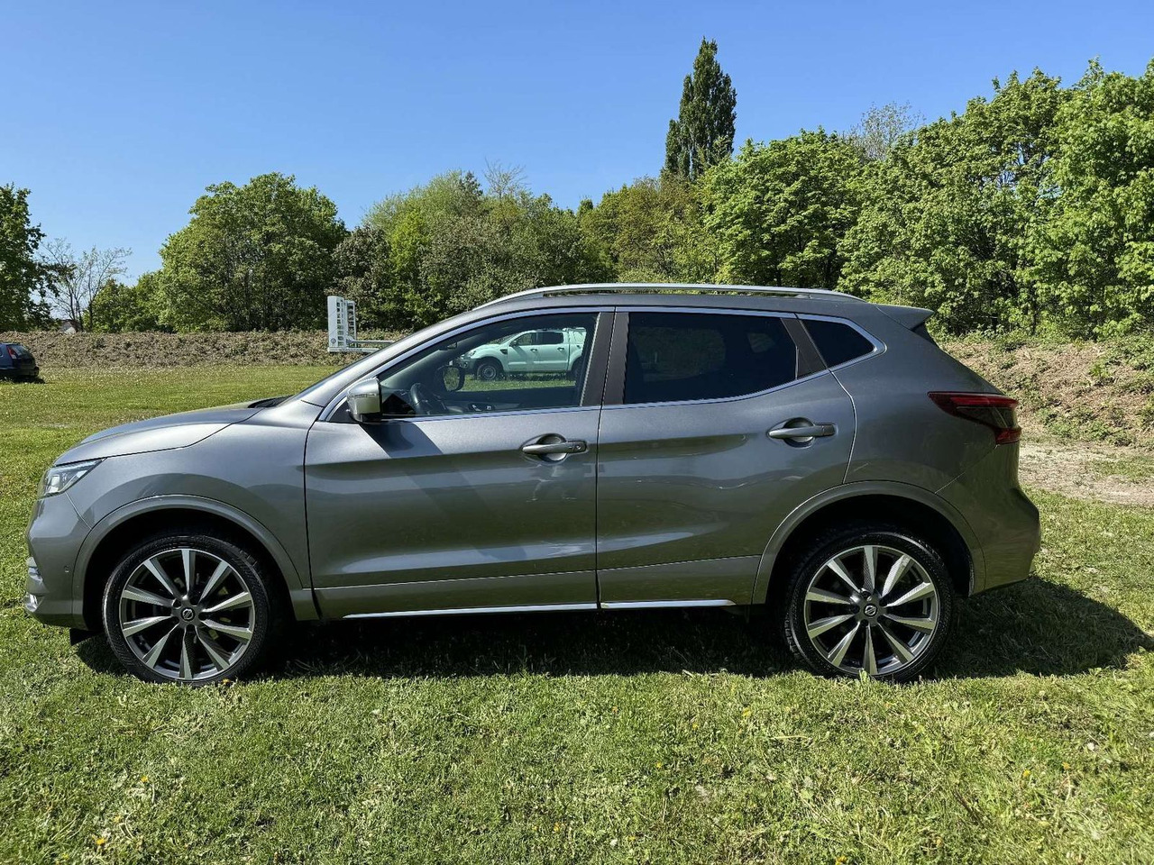Nissan Qashqai 1.7 dCi N-Connecta 4x4 ALLRAD AUTOMATIK - Maasturi/ Katumaasturi: kuva Nissan Qashqai 1.7 dCi N-Connecta 4x4 ALLRAD AUTOMATIK - Maasturi/ Katumaasturi Nissan Qashqai 1.7 dCi N-Connecta 4x4 ALLRAD AUTOMATIK - Maasturi/ Katumaasturi: kuva Nissan Qashqai 1.7 dCi N-Connecta 4x4 ALLRAD AUTOMATIK - Maasturi/ Katumaasturi