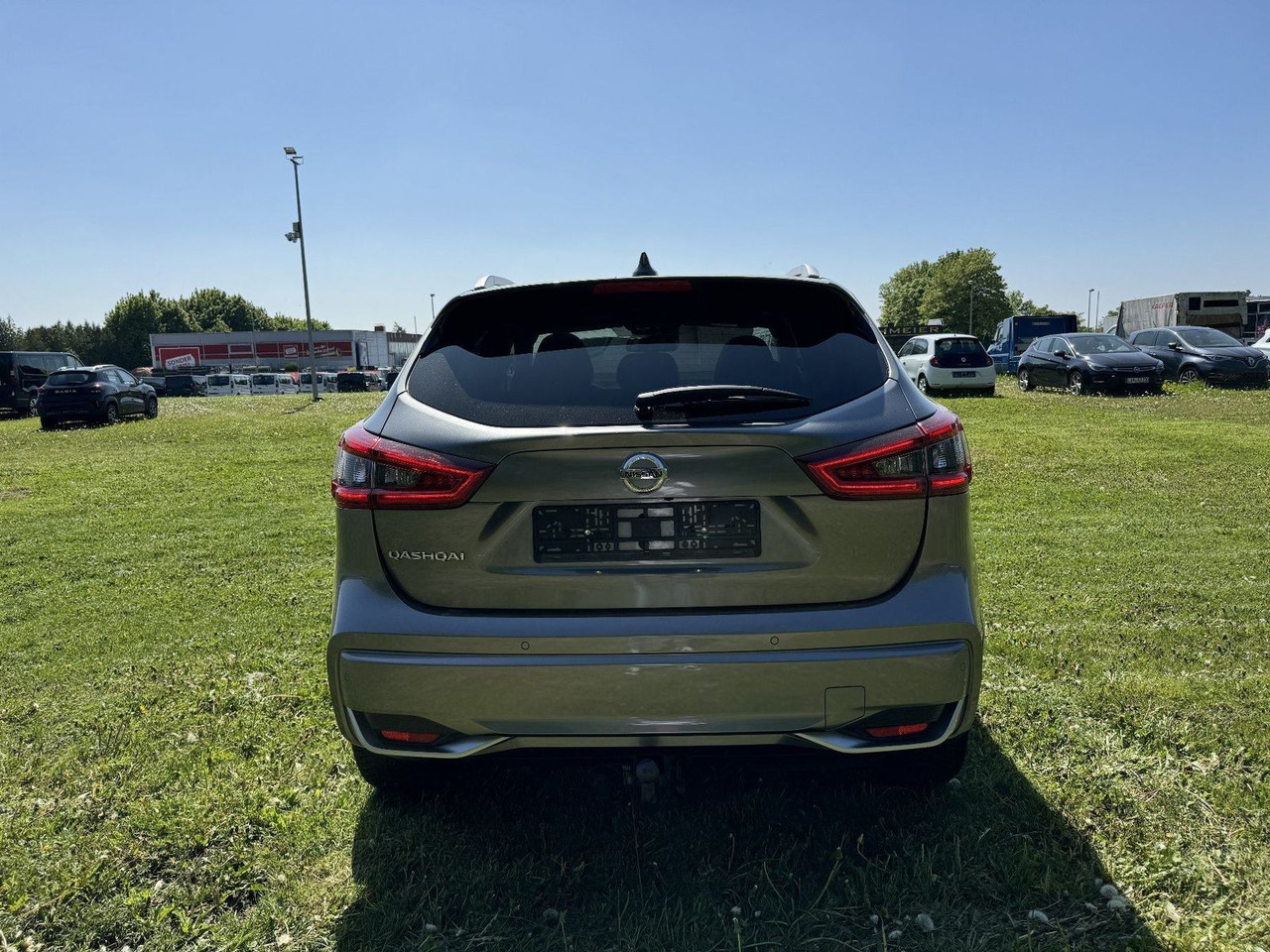 Nissan Qashqai 1.7 dCi N-Connecta 4x4 ALLRAD AUTOMATIK - Maasturi/ Katumaasturi: kuva Nissan Qashqai 1.7 dCi N-Connecta 4x4 ALLRAD AUTOMATIK - Maasturi/ Katumaasturi Nissan Qashqai 1.7 dCi N-Connecta 4x4 ALLRAD AUTOMATIK - Maasturi/ Katumaasturi: kuva Nissan Qashqai 1.7 dCi N-Connecta 4x4 ALLRAD AUTOMATIK - Maasturi/ Katumaasturi