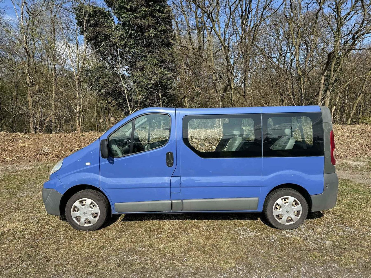 Renault Trafic Combi dCi90 L1H1 9-Sitzer - Pikkubussi: kuva Renault Trafic Combi dCi90 L1H1 9-Sitzer - Pikkubussi Renault Trafic Combi dCi90 L1H1 9-Sitzer - Pikkubussi: kuva Renault Trafic Combi dCi90 L1H1 9-Sitzer - Pikkubussi