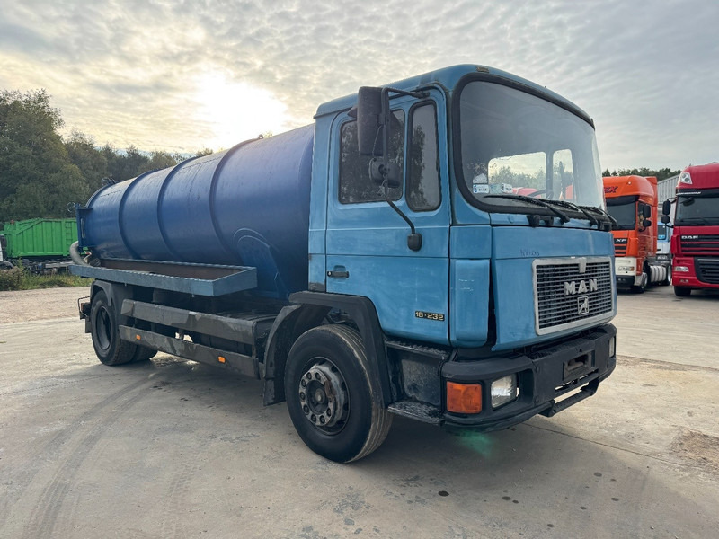 MAN 18.232 (12.000L / STEEL SUSPENSION / 6 CYLINDER WITH MANUAL PUMP) - Puhtaanpitoauto: kuva MAN 18.232 (12.000L / STEEL SUSPENSION / 6 CYLINDER WITH MANUAL PUMP) - Puhtaanpitoauto MAN 18.232 (12.000L / STEEL SUSPENSION / 6 CYLINDER WITH MANUAL PUMP) - Puhtaanpitoauto: kuva MAN 18.232 (12.000L / STEEL SUSPENSION / 6 CYLINDER WITH MANUAL PUMP) - Puhtaanpitoauto