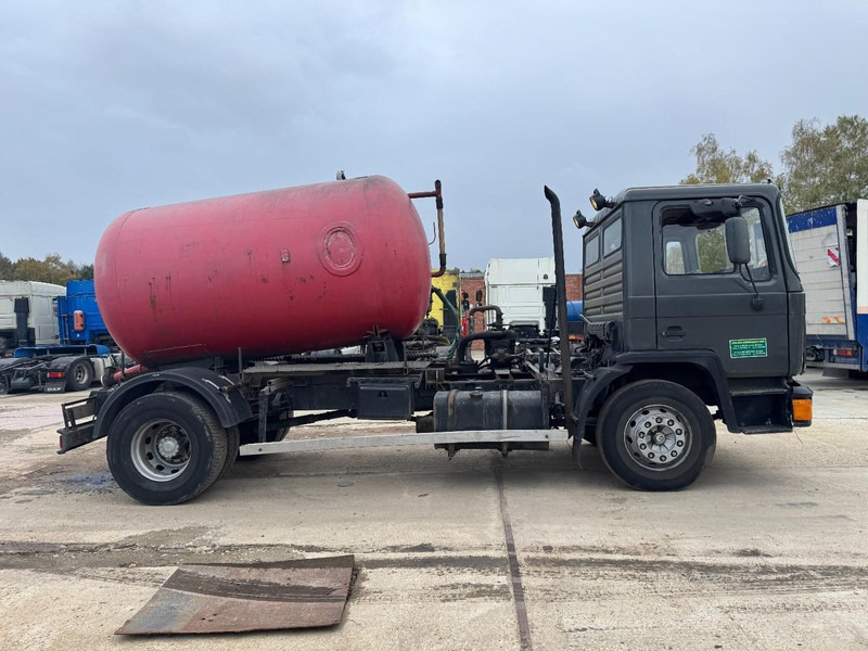 MAN 18.232 (8000 L / 6 CYLINDER WITH MANUAL PUMP / STEEL SUSPENSION) - Puhtaanpitoauto: kuva MAN 18.232 (8000 L / 6 CYLINDER WITH MANUAL PUMP / STEEL SUSPENSION) - Puhtaanpitoauto MAN 18.232 (8000 L / 6 CYLINDER WITH MANUAL PUMP / STEEL SUSPENSION) - Puhtaanpitoauto: kuva MAN 18.232 (8000 L / 6 CYLINDER WITH MANUAL PUMP / STEEL SUSPENSION) - Puhtaanpitoauto