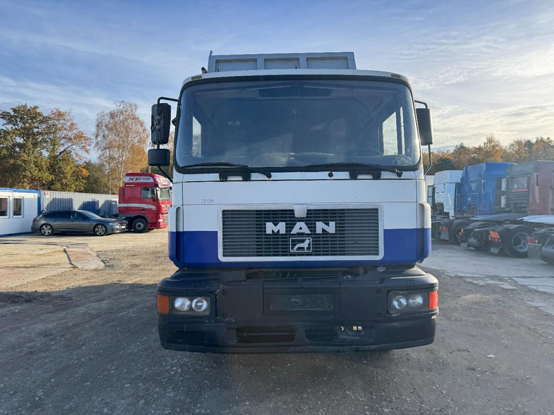MAN 22.403 (MANUAL GEARBOX / 6 CYLINDER / 8 TIRES / 6X2) - Kippiauto kuorma-auto: kuva MAN 22.403 (MANUAL GEARBOX / 6 CYLINDER / 8 TIRES / 6X2) - Kippiauto kuorma-auto MAN 22.403 (MANUAL GEARBOX / 6 CYLINDER / 8 TIRES / 6X2) - Kippiauto kuorma-auto: kuva MAN 22.403 (MANUAL GEARBOX / 6 CYLINDER / 8 TIRES / 6X2) - Kippiauto kuorma-auto