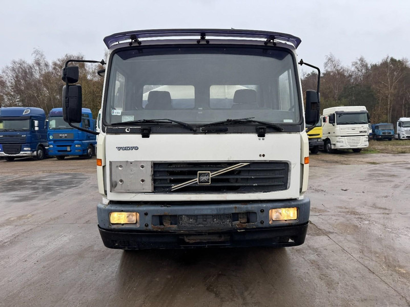 Volvo FL 6 - 220 (11000 L / 2 COMPARTMENTS / 18 TON / MANUAL GEARBOX / PERFECT) - Säiliöauto: kuva Volvo FL 6 - 220 (11000 L / 2 COMPARTMENTS / 18 TON / MANUAL GEARBOX / PERFECT) - Säiliöauto Volvo FL 6 - 220 (11000 L / 2 COMPARTMENTS / 18 TON / MANUAL GEARBOX / PERFECT) - Säiliöauto: kuva Volvo FL 6 - 220 (11000 L / 2 COMPARTMENTS / 18 TON / MANUAL GEARBOX / PERFECT) - Säiliöauto