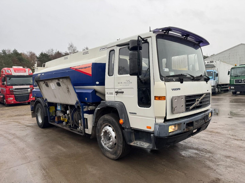Volvo FL 6 - 220 (11000 L / 2 COMPARTMENTS / 18 TON / MANUAL GEARBOX / PERFECT) - Säiliöauto: kuva Volvo FL 6 - 220 (11000 L / 2 COMPARTMENTS / 18 TON / MANUAL GEARBOX / PERFECT) - Säiliöauto Volvo FL 6 - 220 (11000 L / 2 COMPARTMENTS / 18 TON / MANUAL GEARBOX / PERFECT) - Säiliöauto: kuva Volvo FL 6 - 220 (11000 L / 2 COMPARTMENTS / 18 TON / MANUAL GEARBOX / PERFECT) - Säiliöauto