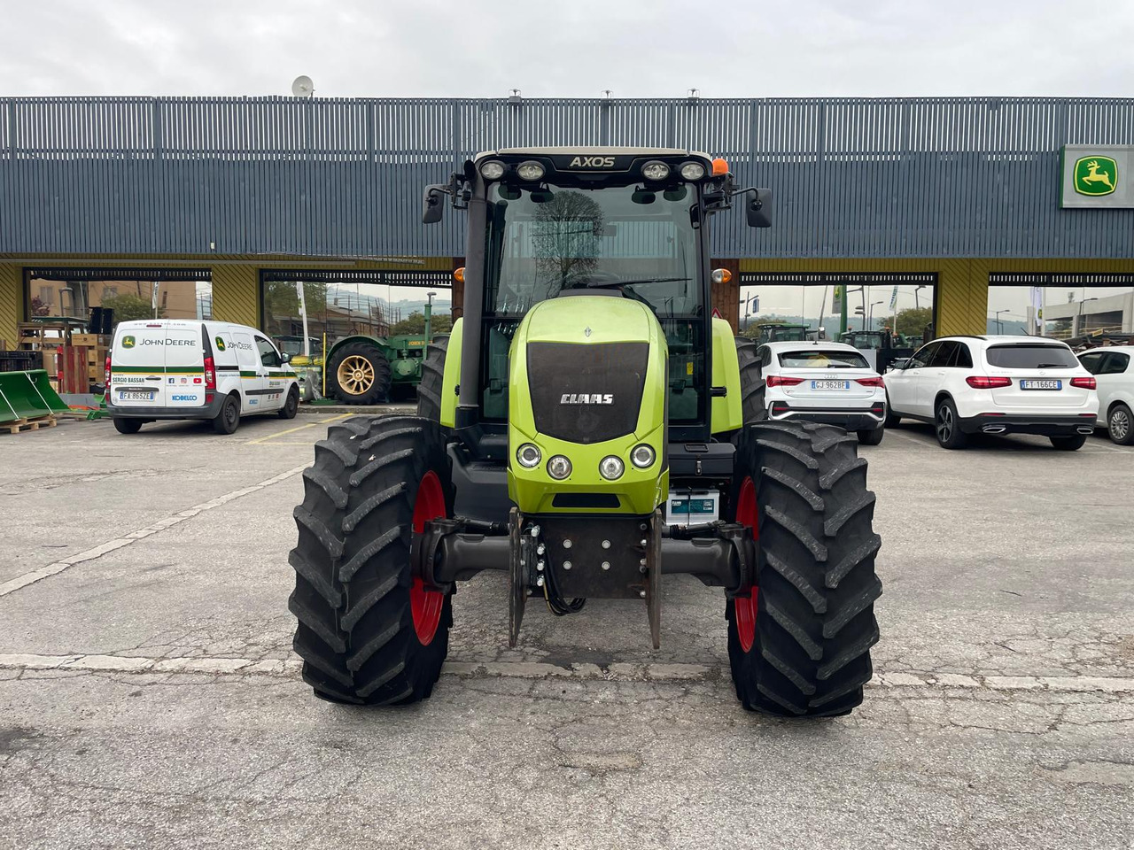 CLAAS AXOS 340 - Traktori: kuva CLAAS AXOS 340 - Traktori CLAAS AXOS 340 - Traktori: kuva CLAAS AXOS 340 - Traktori