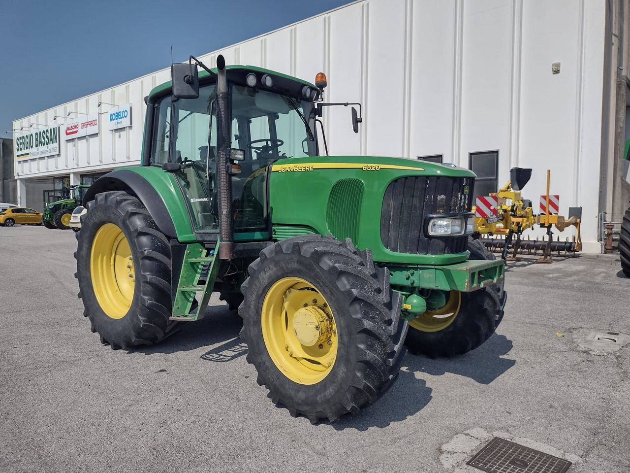JOHN DEERE 6520 PREMIUM - Traktori: kuva JOHN DEERE 6520 PREMIUM - Traktori JOHN DEERE 6520 PREMIUM - Traktori: kuva JOHN DEERE 6520 PREMIUM - Traktori