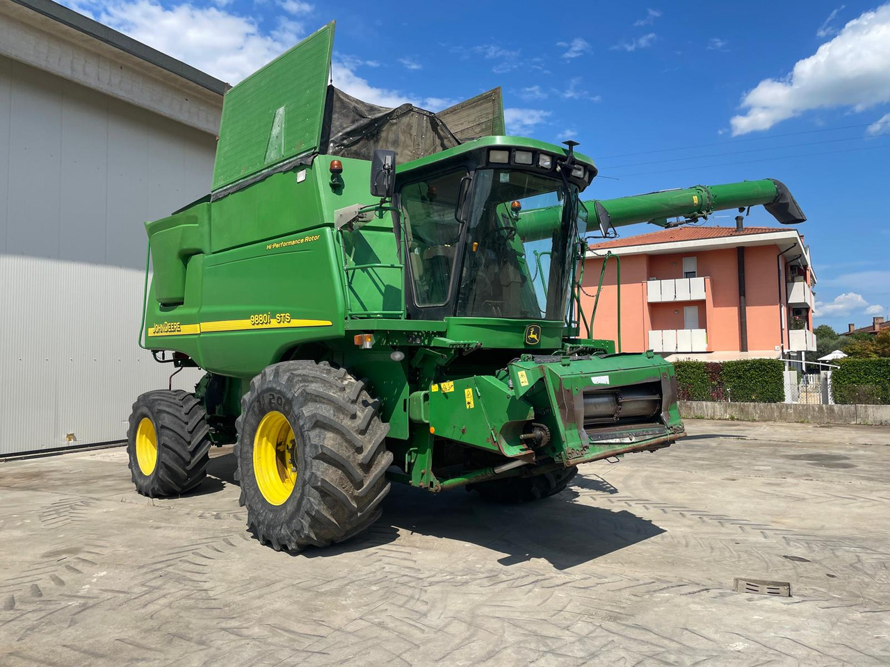 JOHN DEERE MIETITREBBIA STS 9880 - Leikkuupuimuri: kuva JOHN DEERE MIETITREBBIA STS 9880 - Leikkuupuimuri JOHN DEERE MIETITREBBIA STS 9880 - Leikkuupuimuri: kuva JOHN DEERE MIETITREBBIA STS 9880 - Leikkuupuimuri