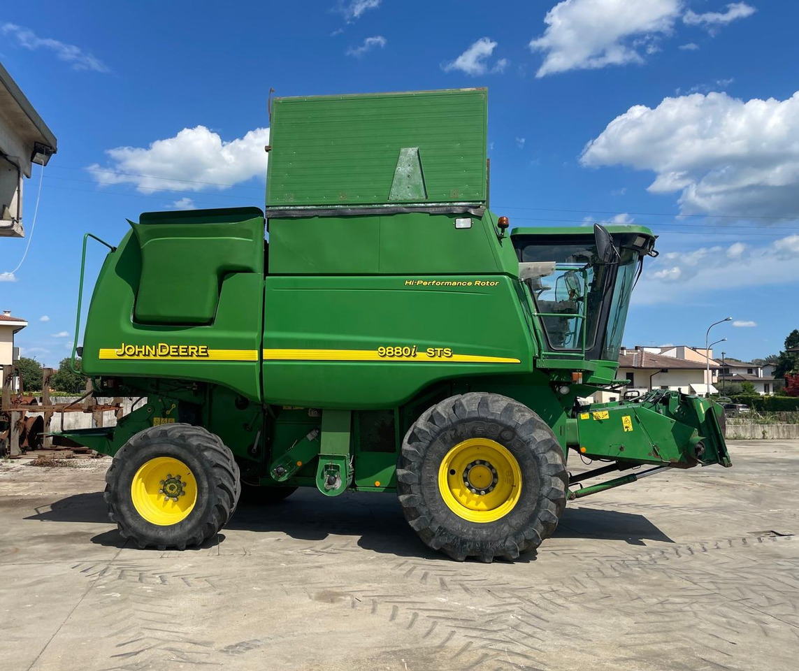 JOHN DEERE MIETITREBBIA STS 9880 - Leikkuupuimuri: kuva JOHN DEERE MIETITREBBIA STS 9880 - Leikkuupuimuri JOHN DEERE MIETITREBBIA STS 9880 - Leikkuupuimuri: kuva JOHN DEERE MIETITREBBIA STS 9880 - Leikkuupuimuri