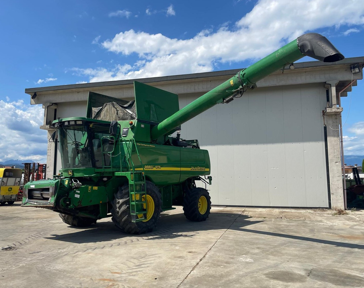 JOHN DEERE MIETITREBBIA STS 9880 - Leikkuupuimuri: kuva JOHN DEERE MIETITREBBIA STS 9880 - Leikkuupuimuri JOHN DEERE MIETITREBBIA STS 9880 - Leikkuupuimuri: kuva JOHN DEERE MIETITREBBIA STS 9880 - Leikkuupuimuri