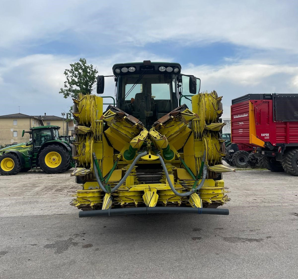 JOHN DEERE TRINCIA 7950 - Itsekulkeva silppuri: kuva JOHN DEERE TRINCIA 7950 - Itsekulkeva silppuri JOHN DEERE TRINCIA 7950 - Itsekulkeva silppuri: kuva JOHN DEERE TRINCIA 7950 - Itsekulkeva silppuri