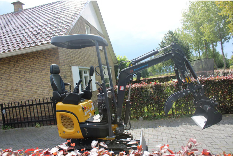 Eurotrac HE 12 servo - Minikuormaaja: kuva Eurotrac HE 12 servo - Minikuormaaja Eurotrac HE 12 servo - Minikuormaaja: kuva Eurotrac HE 12 servo - Minikuormaaja