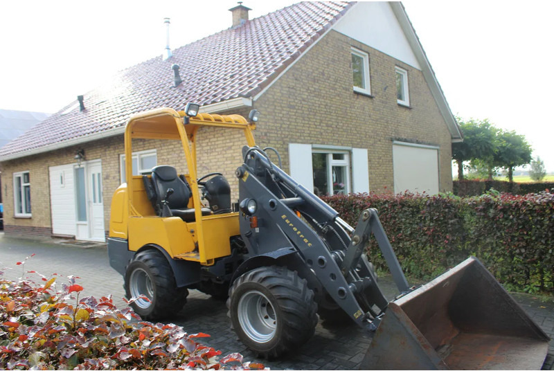 Eurotrac W12s - Kuormaaja: kuva Eurotrac W12s - Kuormaaja Eurotrac W12s - Kuormaaja: kuva Eurotrac W12s - Kuormaaja