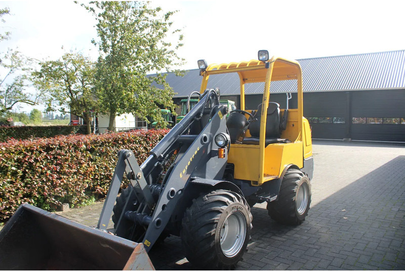 Eurotrac W12s - Kuormaaja: kuva Eurotrac W12s - Kuormaaja Eurotrac W12s - Kuormaaja: kuva Eurotrac W12s - Kuormaaja