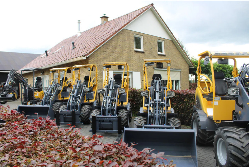 Eurotrac w11 M OOK W12S OP VOORRAAD - Liukuohjattu telakuormaaja: kuva Eurotrac w11 M OOK W12S OP VOORRAAD - Liukuohjattu telakuormaaja Eurotrac w11 M OOK W12S OP VOORRAAD - Liukuohjattu telakuormaaja: kuva Eurotrac w11 M OOK W12S OP VOORRAAD - Liukuohjattu telakuormaaja