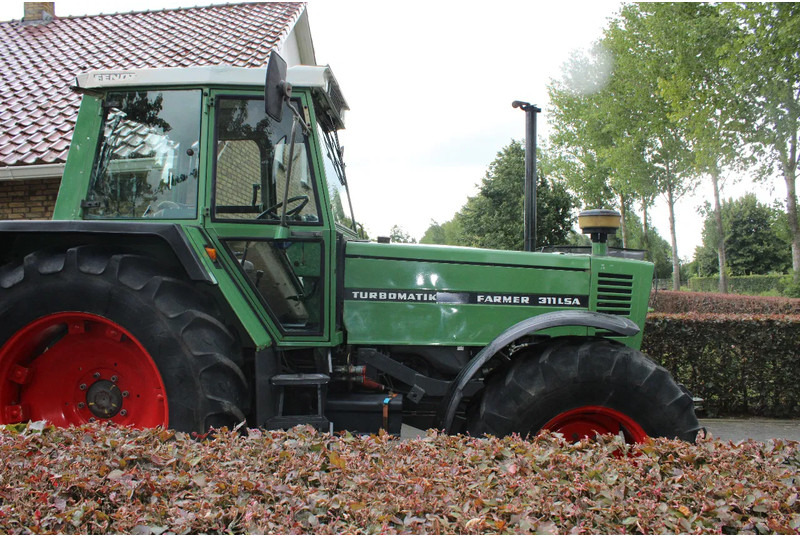 Fendt 311 LSA - Traktori: kuva Fendt 311 LSA - Traktori Fendt 311 LSA - Traktori: kuva Fendt 311 LSA - Traktori